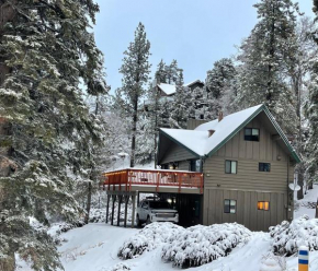 Moonridge Retreat with HotTub, Fireplace, PrivateDeck Big Bear Lake